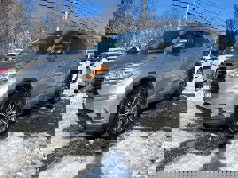 Used 2016 Toyota Highlander XLE image 1