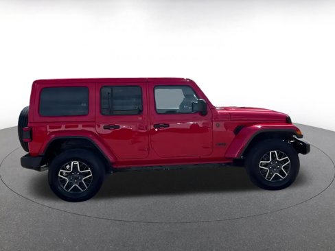 Used 2025 Jeep Wrangler Sahara image 14