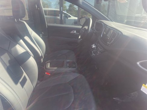 New 2026 Chrysler Pacifica Select image 15