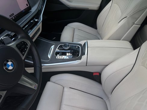 Used 2025 BMW X7 xDrive40i w/ M Sport Package image 12