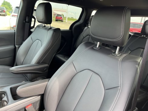 New 2026 Chrysler Pacifica Select image 24