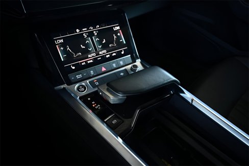 Used 2024 Audi Q8 e-tron Premium image 19