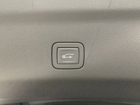 New 2025 Chevrolet Suburban Premier image 16