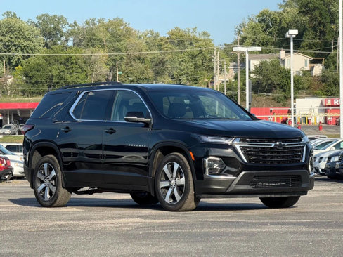 Used 2023 Chevrolet Traverse LT w/ LT Premium Package image 1