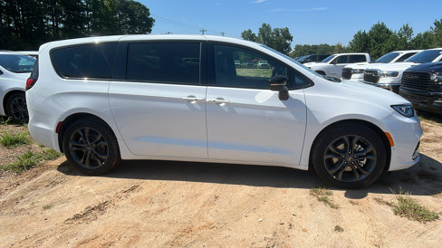 New 2026 Chrysler Pacifica Select image 7