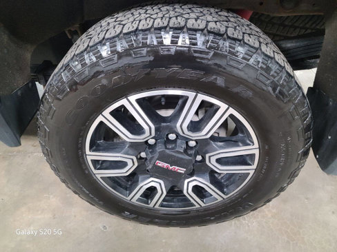 Used 2023 GMC Sierra 2500 AT4 w/ AT4 Preferred Package image 16