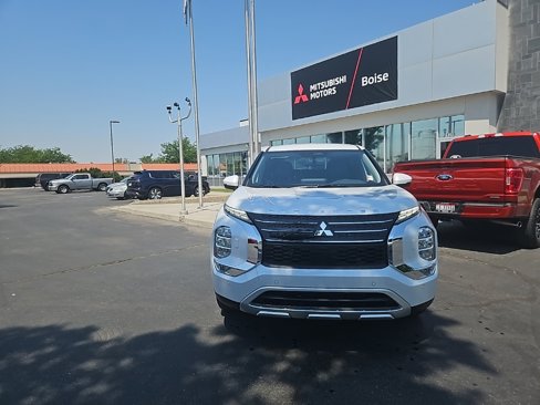 New 2025 Mitsubishi Outlander SE image 2