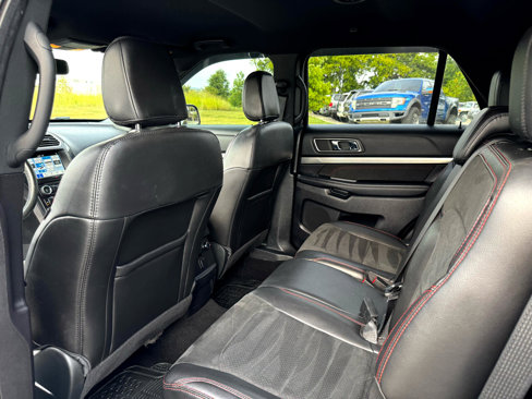 Used 2018 Ford Explorer XLT w/ Equipment Group 202A image 13