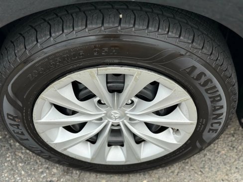 Used 2015 Toyota Camry LE image 35