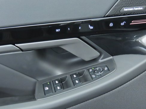 Used 2025 BMW 530i w/ Premium Package image 25