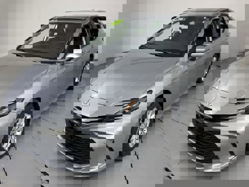 Used 2025 Toyota Camry LE image 1
