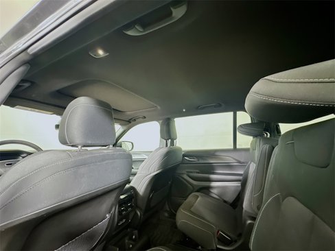 Used 2025 Jeep Grand Cherokee L Laredo image 13