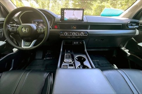 Used 2025 Honda Pilot Elite image 7