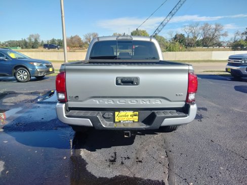 Used 2018 Toyota Tacoma TRD Sport image 7