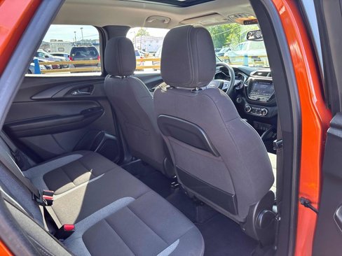 Used 2022 Chevrolet TrailBlazer LT w/ Sun and Liftgate Package image 39