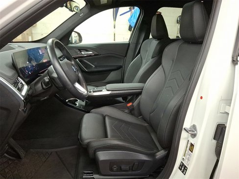 Used 2025 BMW X1 xDrive28i w/ Technology Package image 10