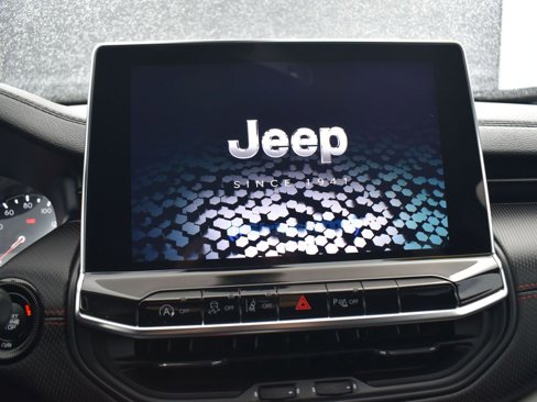 Used 2023 Jeep Compass Trailhawk image 13