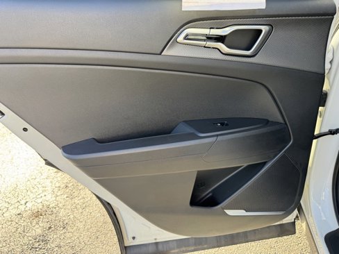 New 2025 Kia Sportage LX image 9