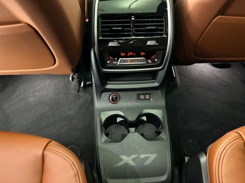 New 2026 BMW X7 M60i image 36
