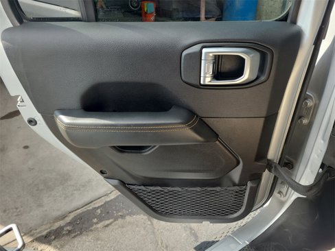 Used 2024 Jeep Wrangler Sahara image 28