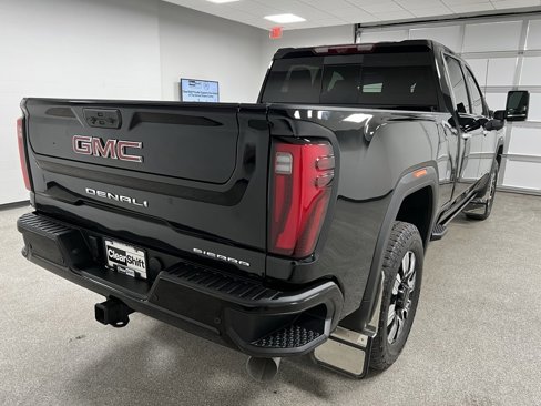 Used 2024 GMC Sierra 3500 Denali w/ Technology Package image 12