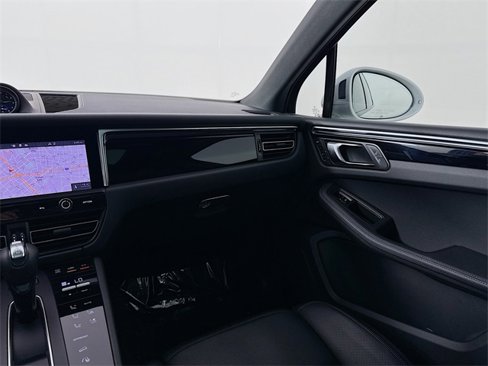 Certified 2024 Porsche Macan image 20