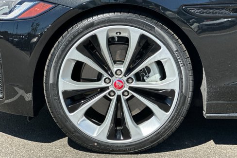 Used 2023 Jaguar XF R-Dynamic SE image 32