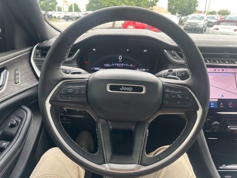 Used 2024 Jeep Grand Cherokee Limited image 42