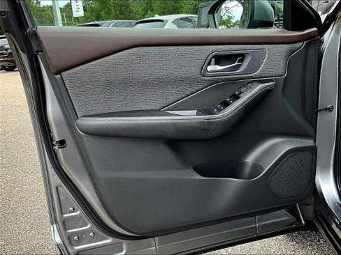 Certified 2022 Nissan Rogue SV image 9