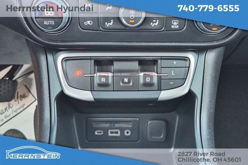 Used 2024 GMC Terrain SLT image 11