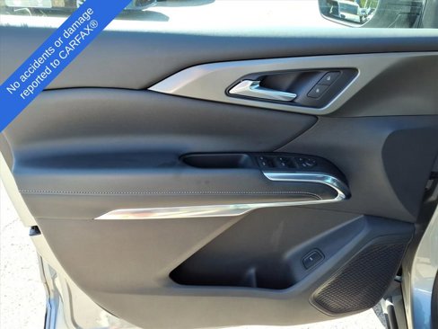 Used 2025 Chevrolet Traverse LT image 14