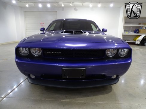 Used 2014 Dodge Challenger R/T image 9