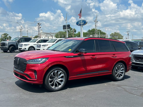 New 2025 Lincoln Aviator AWD w/ Jet Appearance Package image 2