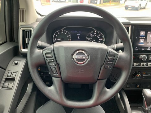 Used 2025 Nissan Frontier SV image 14