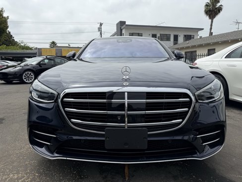 Used 2022 Mercedes-Benz S 500 4MATIC w/ AMG Line Package image 2