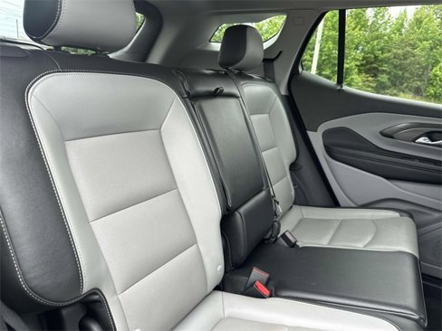 Used 2024 GMC Terrain SLT image 28