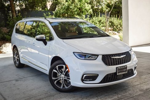 New 2025 Chrysler Pacifica Pinnacle image 1