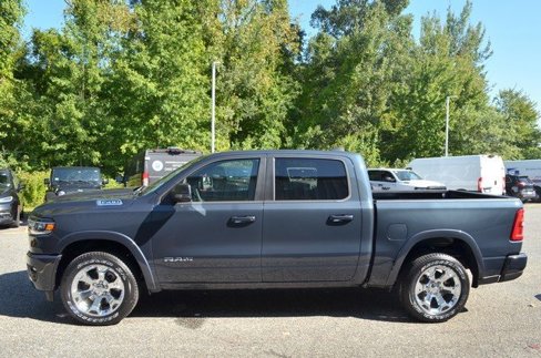 New 2025 RAM 1500 4x4 Crew Cab image 5