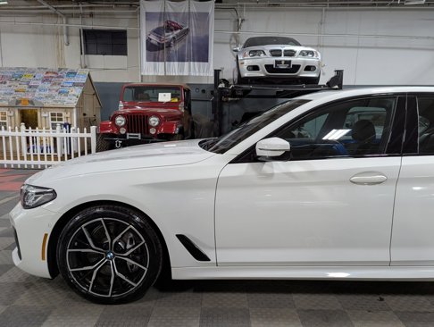 Used 2022 BMW 540i xDrive w/ M Sport Package image 17