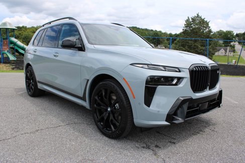New 2026 BMW X7 M60i image 2