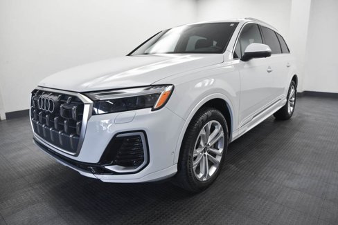 Used 2025 Audi Q7 3.0T Premium w/ Convenience Package image 3