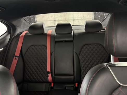 Used 2022 Genesis G70 3.3T image 44