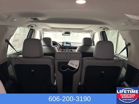 New 2025 Honda Pilot Touring image 10