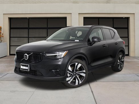 Certified 2025 Volvo XC40 B5 Plus image 3