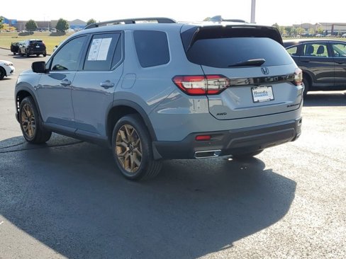 Certified 2025 Honda Pilot Black Edition image 5