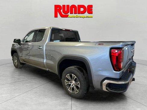 New 2026 GMC Sierra 1500 SLE image 3