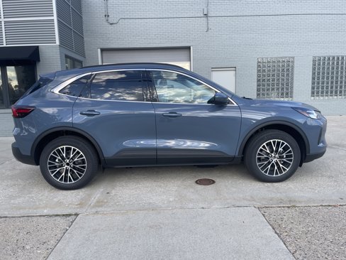 New 2026 Ford Escape SE image 3
