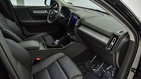 Certified 2025 Volvo XC40 B5 Plus w/ Climate Package image 16