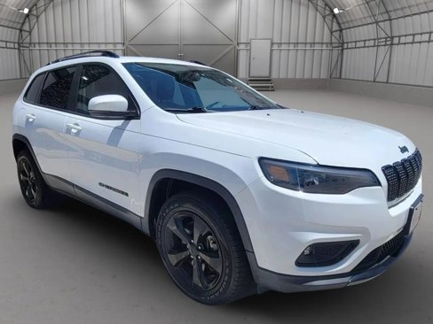 Used 2019 Jeep Cherokee Latitude Plus image 2