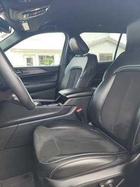 Used 2023 Jeep Grand Cherokee L Laredo image 7